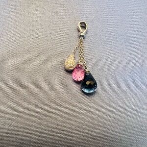 Elegant Teardrop Sapphire & White Gold Pendant